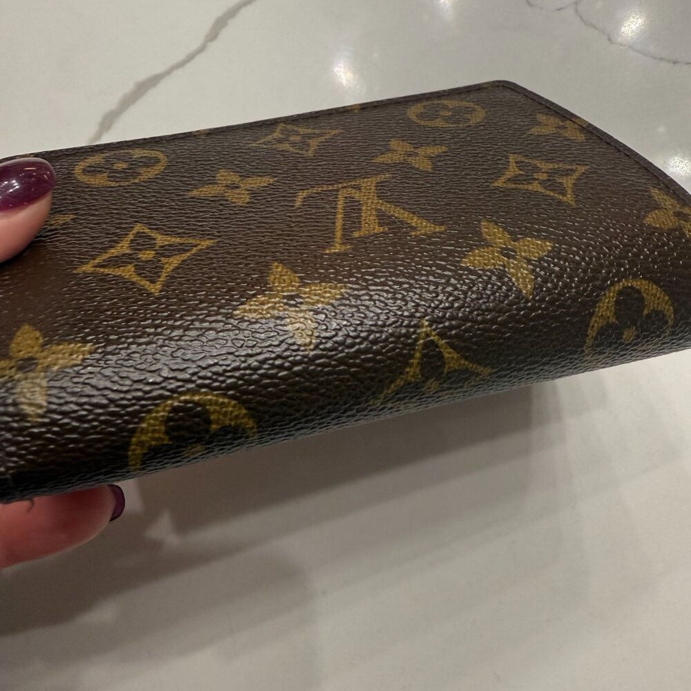 Louis Vuitton Brown and Gold Monogram Kiss Lock Wallet - Picture 11 of 11